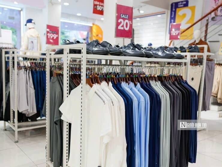 Black Friday 2025: Cửa hàng giảm giá "sập sàn", khách mua vẫn dửng dưng, thưa thớt