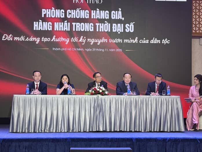 Quản lý thị trường sẽ rà soát từng gian hàng trên chợ mạng để "tìm" hàng giả