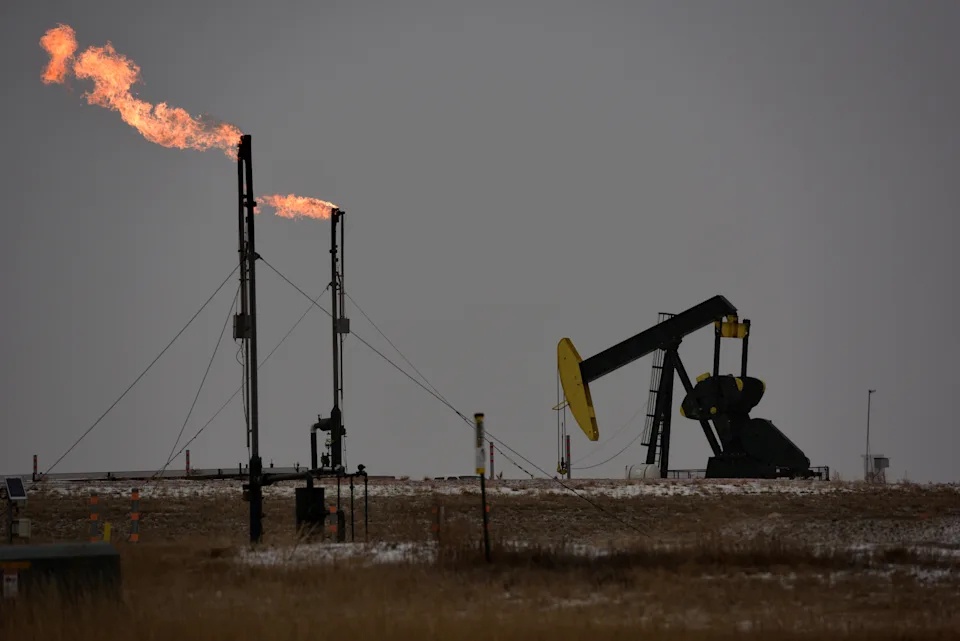 Giá dầu cắm đầu giảm: Sẽ có cú rơi về mức thời COVID-19?