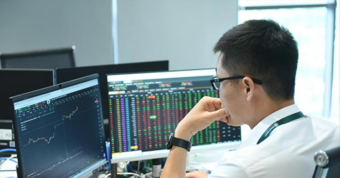 VN-Index vượt 1.700 điểm, tài khoản nhiều nhà đầu tư vẫn đi lùi