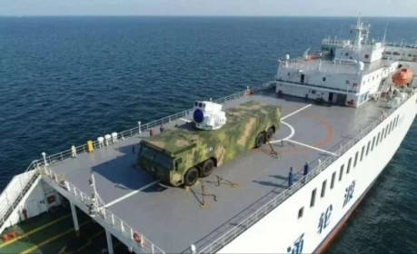 Trung Quốc thử nghiệm vũ khí laser trên tàu chở hàng dân sự