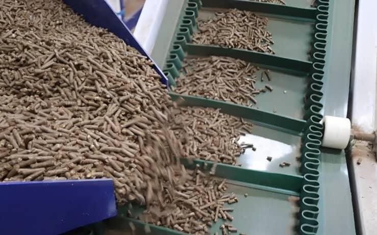 Cách Trung Quốc kiếm tiền từ rơm rạ: Nông dân chở rác đổi tiền mặt mỗi ngày