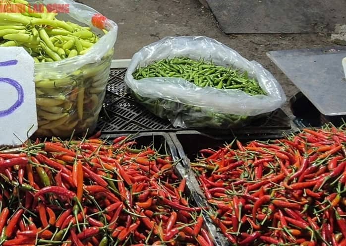 Giá ớt, hành lá vẫn tăng cao bất thường