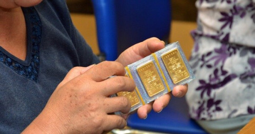 Giá vàng hôm nay 4-12: Tiếp tục sụt giảm