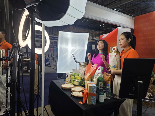 Bịt lỗ hổng hàng giả trên sàn