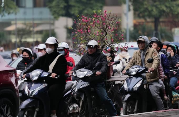 Chuyên gia Pháp: 'Nên cấm ngay xe máy xăng ở quy mô lớn'