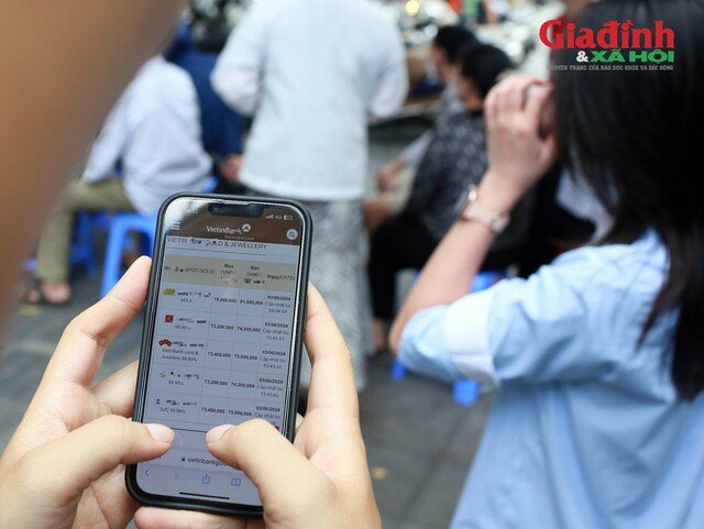 Phí ngân hàng đè nặng ví tiền sinh viên: Ngày nào cũng phải tính từng đồng mới đủ sống giờ lại lo thêm phí ATM