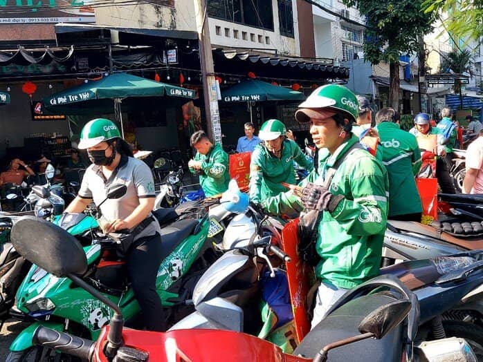 Kiến nghị đóng BHXH bắt buộc đối với tài xế xe ôm công nghệ, người làm việc trực tuyến