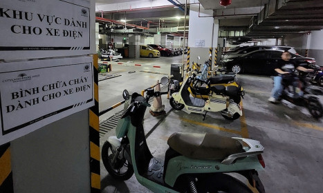 Chung cư loay hoay giữ xe điện vì thiếu quy định