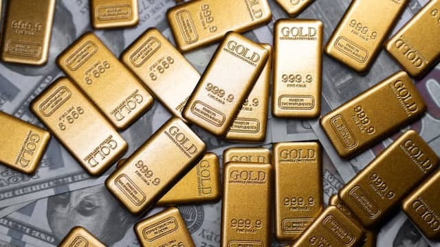 Vàng thế giới tăng nhẹ, bạc lần đầu vượt 60 USD