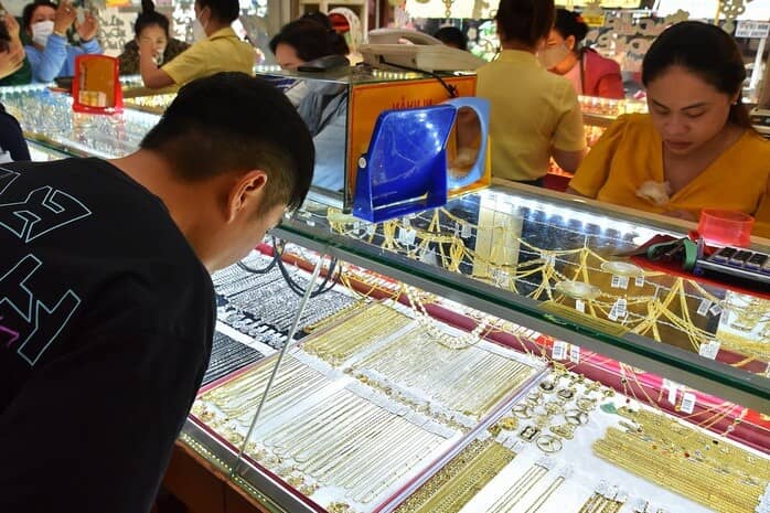Giá vàng hôm nay 10-12: Tăng rất mạnh
