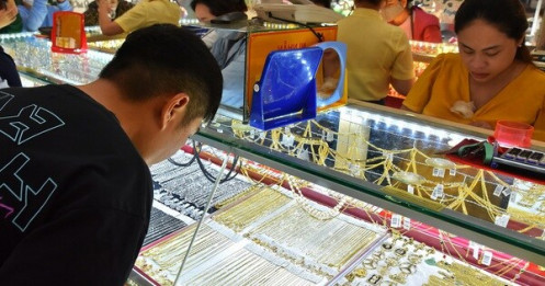 Giá vàng hôm nay 10-12: Tăng rất mạnh
