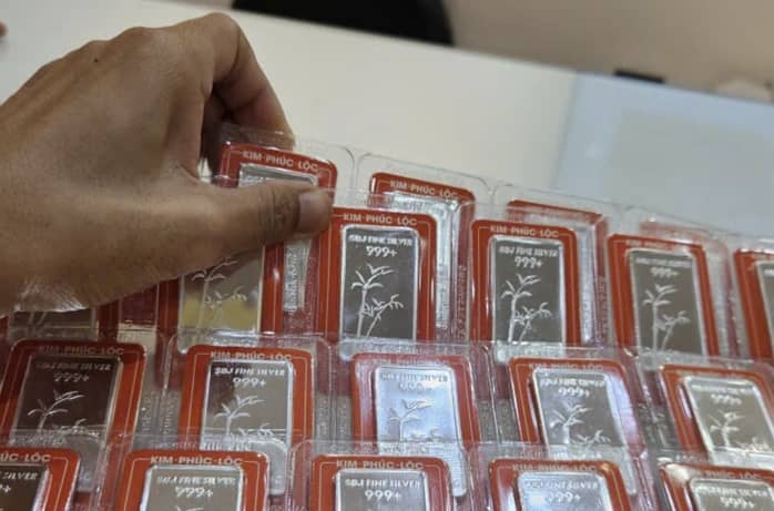 Giá bạc hôm nay 11/12: Tăng gấp đôi từ đầu năm, có nên mua vào lúc này?