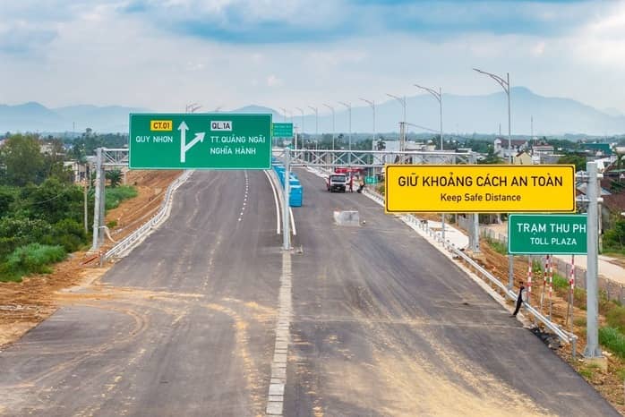 Cận cảnh đường cao tốc Quảng Ngãi – Hoài Nhơn dài 88 km trước giờ G