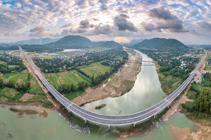 Cận cảnh đường cao tốc Quảng Ngãi – Hoài Nhơn dài 88 km trước giờ G