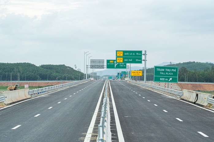 Cận cảnh đường cao tốc Quảng Ngãi – Hoài Nhơn dài 88 km trước giờ G