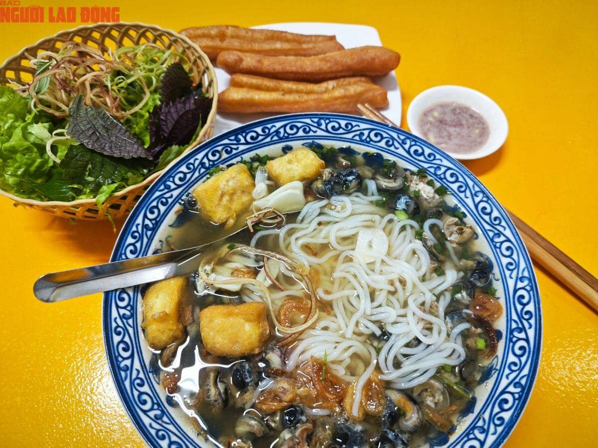 Chủ quán tăng giá hàng ăn uống, khách hàng có rời đi?