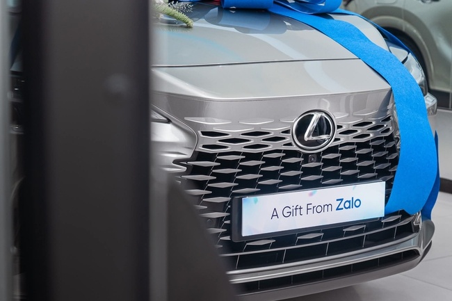 Một công ty ở Việt Nam thưởng cuối năm cho nhân viên bằng xe Lexus