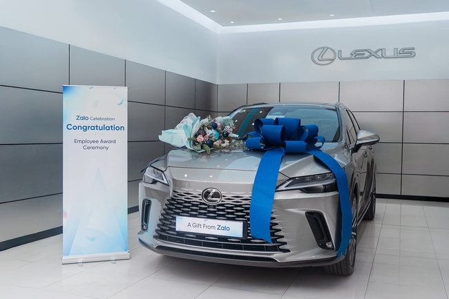 Một công ty ở Việt Nam thưởng cuối năm cho nhân viên bằng xe Lexus
