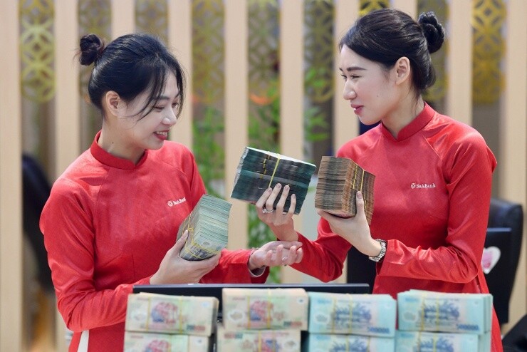 Thanh khoản dồi dào, vì sao ngân hàng vẫn chạy đua tăng lãi suất?
