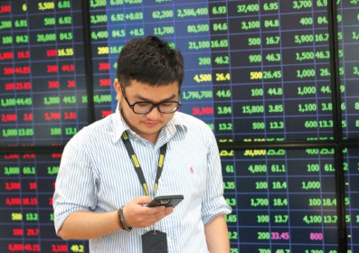 Thế lưỡng nan của các kênh huy động non trẻ