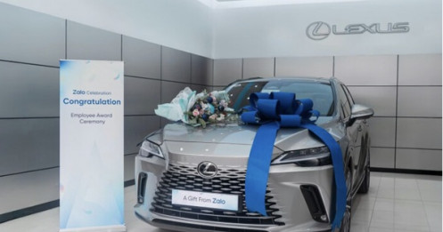 Một công ty ở Việt Nam thưởng cuối năm cho nhân viên bằng xe Lexus