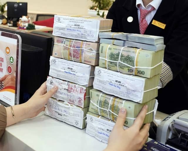 Có ngân hàng đưa lãi suất gửi tiết kiệm 6 tháng lên 7,5%/năm