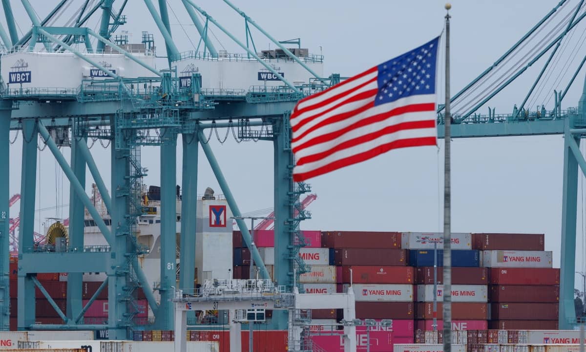 Thuế nhập khẩu của ông Trump chi phối kinh tế toàn cầu năm 2025