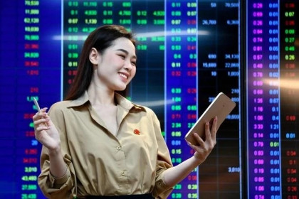 Chứng khoán lấy lại mốc 1.700 điểm, tiền vào DGC tăng vọt