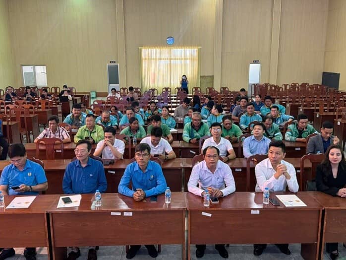 Hỗ trợ tài xế xe ôm công nghệ chuyển đổi từ xe xăng sang xe điện