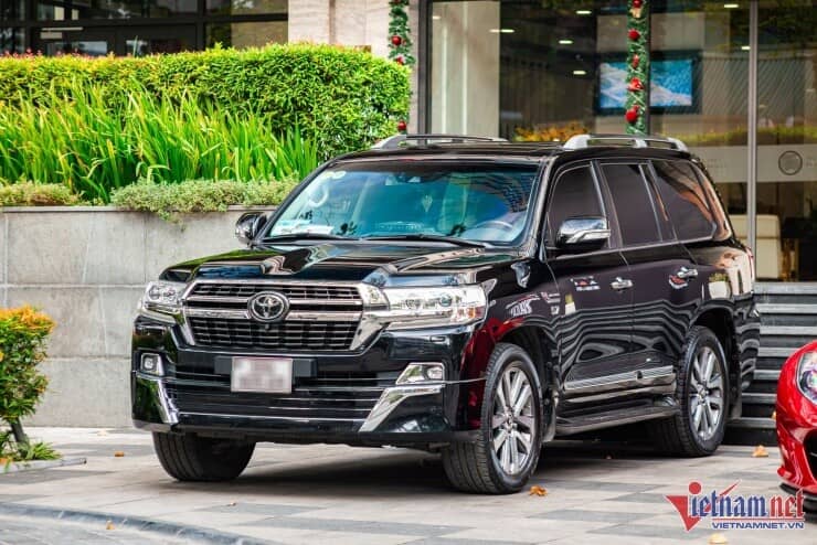 Dàn siêu xe trăm tỷ trong đám cưới của con gái doanh nhân ngành ô tô