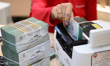 Lãi suất ngân hàng: 'Lãi suất vay vào nhịp tăng nhưng chưa đáng lo ngại'