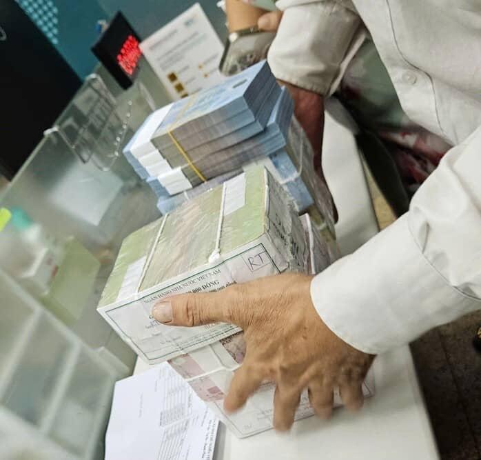 Các ngân hàng đồng loạt tăng lãi suất gửi tiết kiệm trong cuộc cạnh tranh mới