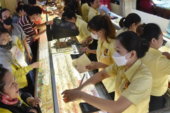 Giá vàng hôm nay 22-12: Vừa mở cửa đã tăng rất mạnh