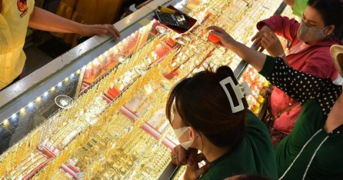 Giá vàng miếng SJC lập đỉnh mới cùng giá vàng thế giới hôm 22 - 12