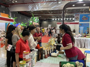 Người Việt không thắt hầu bao, họ đang 'đổi cách tiêu tiền'