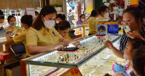 Giá vàng hôm nay 23-12: Tăng chóng mặt, lập kỷ lục mới