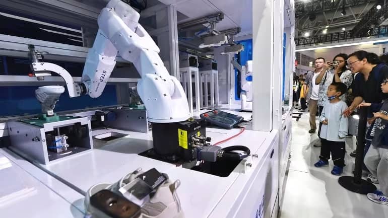 Thuế quan Trump “phả hơi nóng” vào ngành da giày Việt Nam và Indonesia