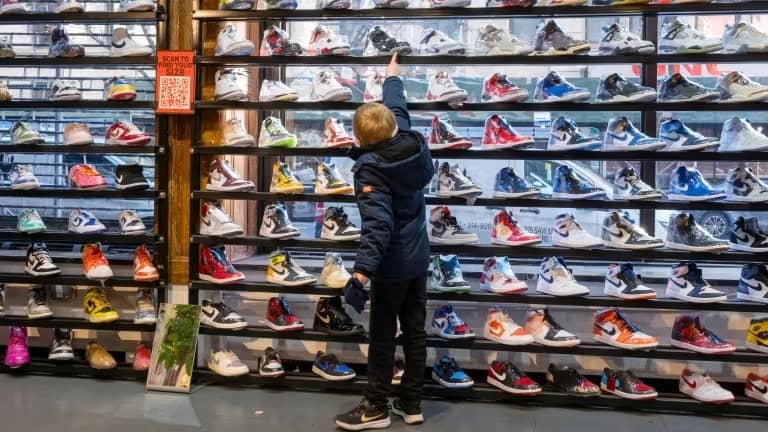 Thuế quan Trump “phả hơi nóng” vào ngành da giày Việt Nam và Indonesia