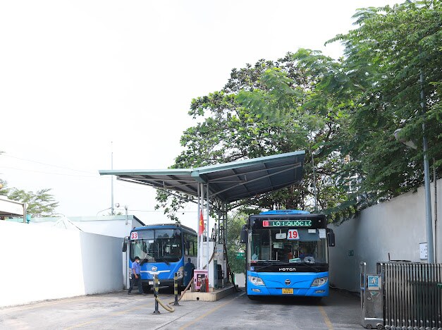 Vụ gần 500 xe buýt TPHCM có thể ngừng hoạt động vì thiếu khí: Doanh nghiệp nói gì?