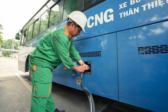 Gần 500 xe buýt TPHCM có thể ngừng hoạt động vì thiếu khí, Bộ Công Thương yêu cầu báo cáo