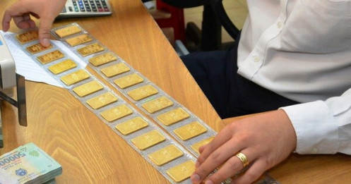 Giá vàng hôm nay 25-12: Sụt giảm khi nhà đầu tư chốt lời dịp Giáng sinh