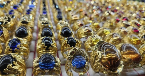 Sáng 25-12, giá vàng miếng SJC, vàng nhẫn rời mốc đỉnh lịch sử