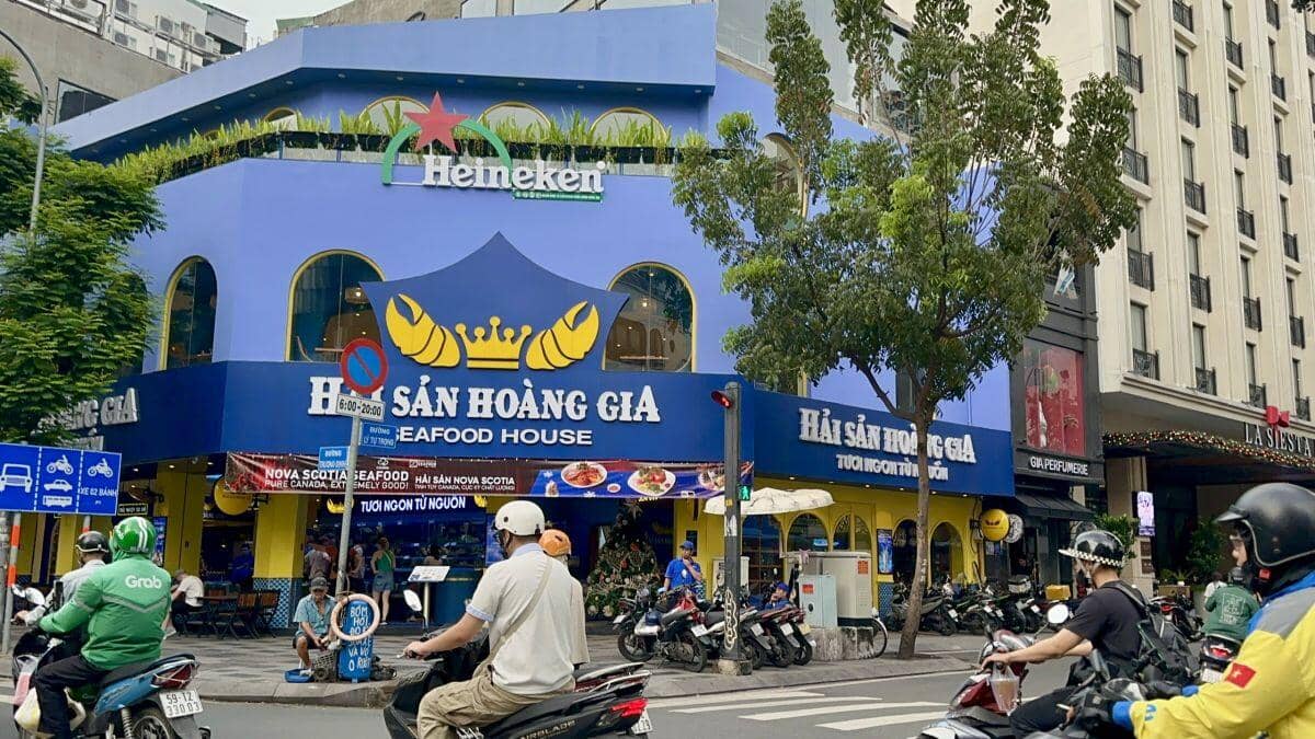 Nghịch lý mặt bằng cho thuê cuối năm