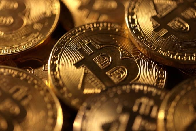 Chuyến 'tàu lượn' của Bitcoin trong năm qua