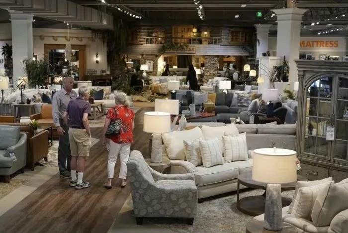 Mỹ hoãn tăng thuế đồ nội thất nhập khẩu vào phút chót