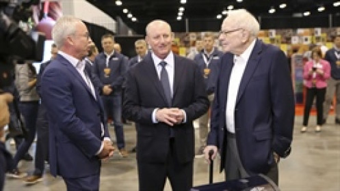 Warren Buffett rời ghế CEO với thành tích "không tưởng" 6,100,000%