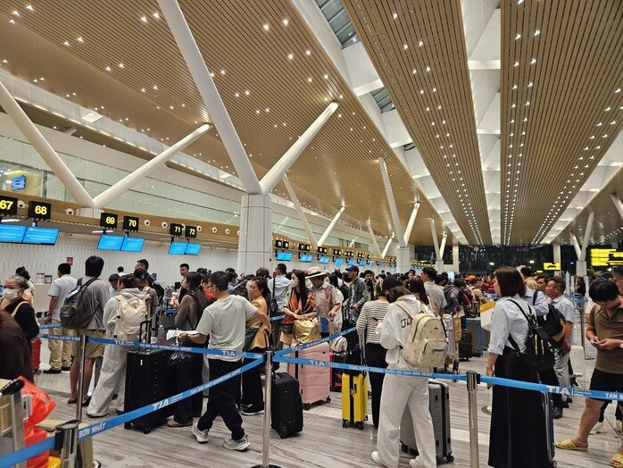 Máy bay mới liên tục về Việt Nam, giá vé Tết có hạ?