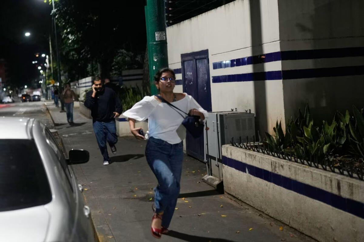 Nhân chứng nói 'bầu trời rực đỏ, mặt đất rung chuyển' khi Mỹ tấn công Venezuela
