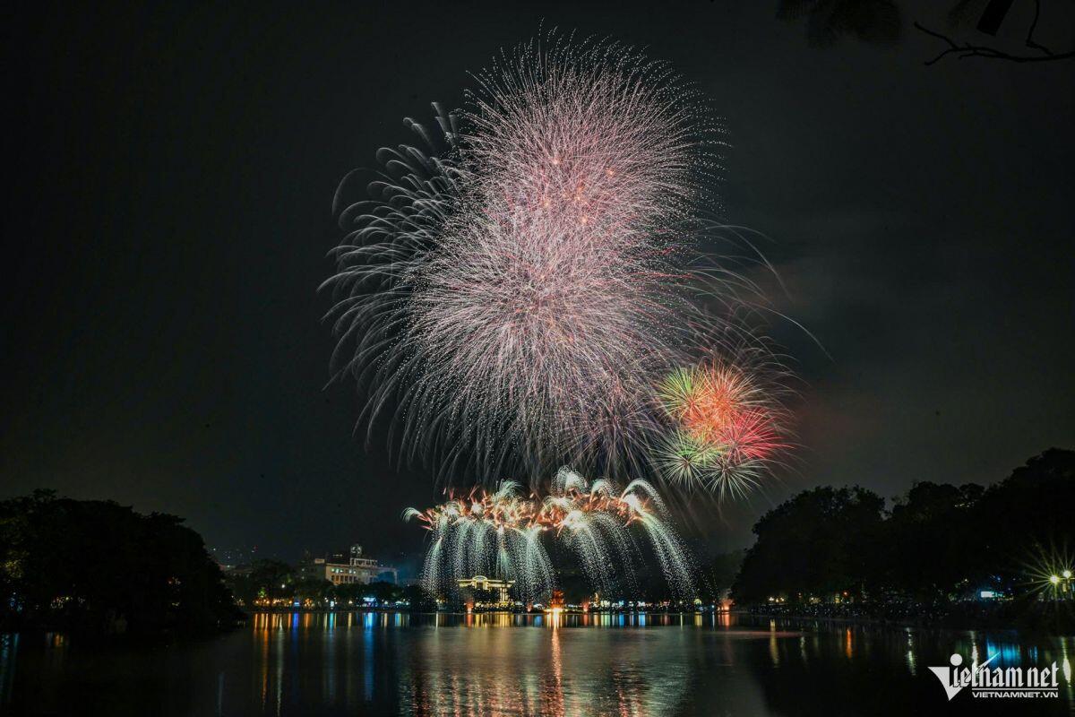 Hà Nội đón lượng khách 'đông chưa từng thấy' dịp tết Dương lịch 2026